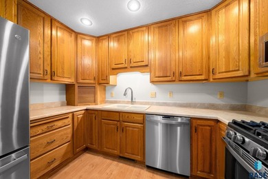 NEW ROOF, CARPET AND PAINT!! Discover the perfect blend of on Prairie Green Golf Course in South Dakota - for sale on GolfHomes.com, golf home, golf lot