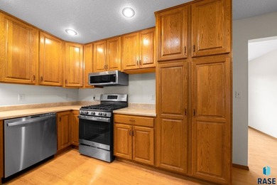 NEW ROOF, CARPET AND PAINT!! Discover the perfect blend of on Prairie Green Golf Course in South Dakota - for sale on GolfHomes.com, golf home, golf lot