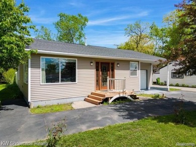 LOCATION LOCATION, CLEAN UPDATED 2 BDRM, 2 BATH, RANCH IN on Bay Pointe Golf Club in Michigan - for sale on GolfHomes.com, golf home, golf lot