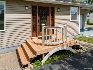 LOCATION LOCATION, CLEAN UPDATED 2 BDRM, 2 BATH, RANCH IN on Bay Pointe Golf Club in Michigan - for sale on GolfHomes.com, golf home, golf lot