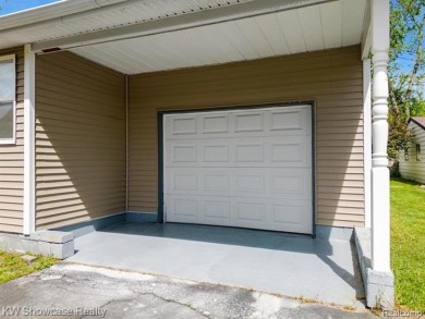 LOCATION LOCATION, CLEAN UPDATED 2 BDRM, 2 BATH, RANCH IN on Bay Pointe Golf Club in Michigan - for sale on GolfHomes.com, golf home, golf lot