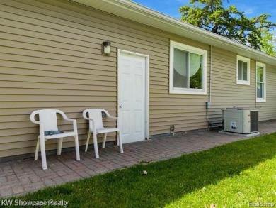 LOCATION LOCATION, CLEAN UPDATED 2 BDRM, 2 BATH, RANCH IN on Bay Pointe Golf Club in Michigan - for sale on GolfHomes.com, golf home, golf lot