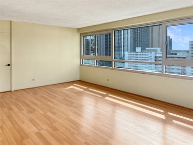 Very quiet and private building. Fairway Manor has only 4 units on Ala Wai Golf Course in Hawaii - for sale on GolfHomes.com, golf home, golf lot