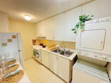 Very quiet and private building. Fairway Manor has only 4 units on Ala Wai Golf Course in Hawaii - for sale on GolfHomes.com, golf home, golf lot