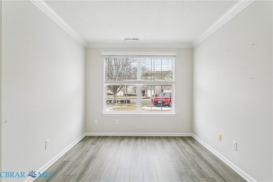 Lovely updated condo in Fairway Villas! Recent renovations on Williamsburg National Golf Club in Virginia - for sale on GolfHomes.com, golf home, golf lot