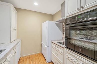 This beautifully maintained Greenbriar model is located in a on Leisure Village Golf Course in New York - for sale on GolfHomes.com, golf home, golf lot