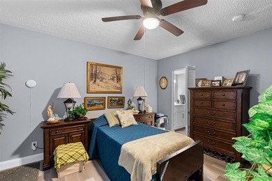 Sunrise Lakes Ph. 4, 55+ Community, 1st floor 2/2, NEW AC on Sunrise Lakes Phase III in Florida - for sale on GolfHomes.com, golf home, golf lot