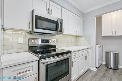 Lovely updated condo in Fairway Villas! Recent renovations on Williamsburg National Golf Club in Virginia - for sale on GolfHomes.com, golf home, golf lot