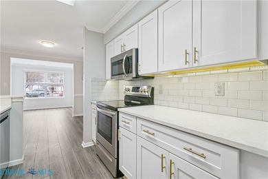 Lovely updated condo in Fairway Villas! Recent renovations on Williamsburg National Golf Club in Virginia - for sale on GolfHomes.com, golf home, golf lot