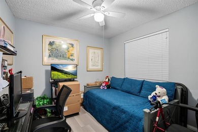 Sunrise Lakes Ph. 4, 55+ Community, 1st floor 2/2, NEW AC on Sunrise Lakes Phase III in Florida - for sale on GolfHomes.com, golf home, golf lot