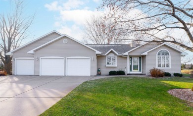 This charming 2-bedroom, 2.5 bath ranch home is a true gem! on Foxfire Golf Club in Wisconsin - for sale on GolfHomes.com, golf home, golf lot