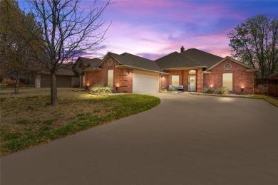 Welcome to this beautifully maintained 4-bedroom, 2-bathroom on Iron Horse Golf Course in Texas - for sale on GolfHomes.com, golf home, golf lot