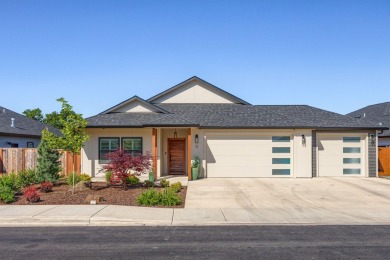 Tour this Beautiful 2022 turnkey home located in the Eagle Point on Eagle Point Golf Course in Oregon - for sale on GolfHomes.com, golf home, golf lot