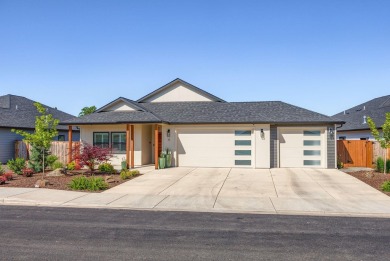 Tour this Beautiful 2022 turnkey home located in the Eagle Point on Eagle Point Golf Course in Oregon - for sale on GolfHomes.com, golf home, golf lot