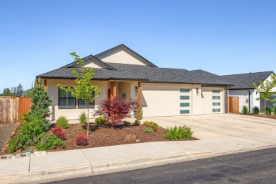 Tour this Beautiful 2022 turnkey home located in the Eagle Point on Eagle Point Golf Course in Oregon - for sale on GolfHomes.com, golf home, golf lot
