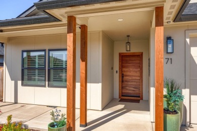 Tour this Beautiful 2022 turnkey home located in the Eagle Point on Eagle Point Golf Course in Oregon - for sale on GolfHomes.com, golf home, golf lot