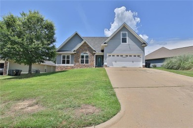 Welcome to 30 Silver Leaf Loop, a pristine 4BR/3BA home in the on Lakewood Golf Course in Alabama - for sale on GolfHomes.com, golf home, golf lot