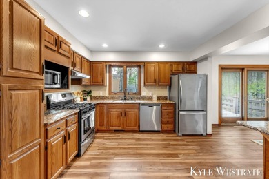 Welcome to 1521 Andover! This 3 bed 2.5 bath home located on a on L.E. Kaufman Golf Course in Michigan - for sale on GolfHomes.com, golf home, golf lot