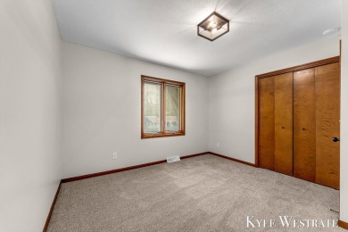 Welcome to 1521 Andover! This 3 bed 2.5 bath home located on a on L.E. Kaufman Golf Course in Michigan - for sale on GolfHomes.com, golf home, golf lot