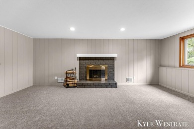 Welcome to 1521 Andover! This 3 bed 2.5 bath home located on a on L.E. Kaufman Golf Course in Michigan - for sale on GolfHomes.com, golf home, golf lot