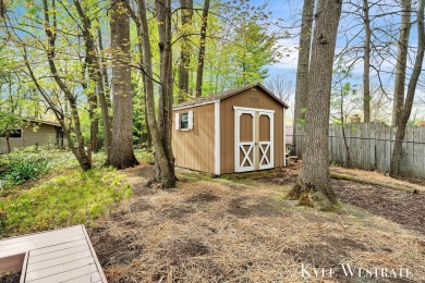 Welcome to 1521 Andover! This 3 bed 2.5 bath home located on a on L.E. Kaufman Golf Course in Michigan - for sale on GolfHomes.com, golf home, golf lot