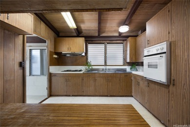 Welcome to this Kamaaina home in the highly sought-after on Walter J. Nagorski Golf Course in Hawaii - for sale on GolfHomes.com, golf home, golf lot