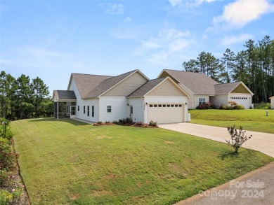 Welcome home to this fabulous custom built builder owned split 4 on Edgewater Golf Club in South Carolina - for sale on GolfHomes.com, golf home, golf lot