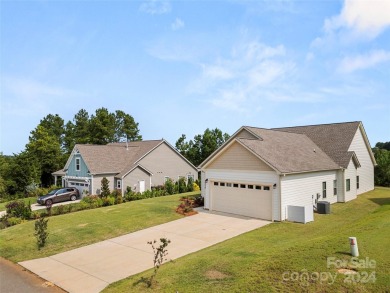 Welcome home to this fabulous custom built builder owned split 4 on Edgewater Golf Club in South Carolina - for sale on GolfHomes.com, golf home, golf lot