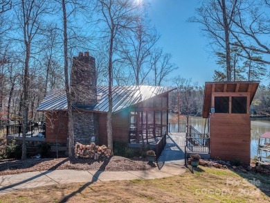 Welcome home to this fabulous custom built builder owned split 4 on Edgewater Golf Club in South Carolina - for sale on GolfHomes.com, golf home, golf lot