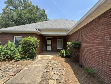 Welcome to this beautifully laid-out 2-bedroom, 2-bathroom home on Colonial Country Club Deerfield in Mississippi - for sale on GolfHomes.com, golf home, golf lot