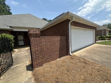 Welcome to this beautifully laid-out 2-bedroom, 2-bathroom home on Colonial Country Club Deerfield in Mississippi - for sale on GolfHomes.com, golf home, golf lot