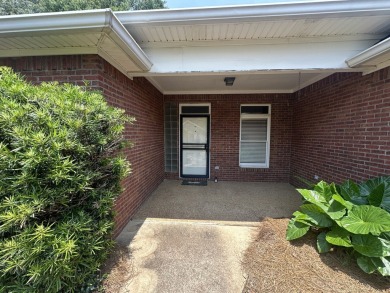Welcome to this beautifully laid-out 2-bedroom, 2-bathroom home on Colonial Country Club Deerfield in Mississippi - for sale on GolfHomes.com, golf home, golf lot