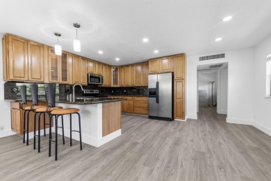 Gorgeous 1BR/1BA Accessible Villa in King's Point Golf & Country on Kings Point Golf - Executive in Florida - for sale on GolfHomes.com, golf home, golf lot