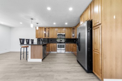 Gorgeous 1BR/1BA Accessible Villa in King's Point Golf & Country on Kings Point Golf - Executive in Florida - for sale on GolfHomes.com, golf home, golf lot