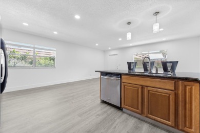 Gorgeous 1BR/1BA Accessible Villa in King's Point Golf & Country on Kings Point Golf - Executive in Florida - for sale on GolfHomes.com, golf home, golf lot