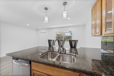Gorgeous 1BR/1BA Accessible Villa in King's Point Golf & Country on Kings Point Golf - Executive in Florida - for sale on GolfHomes.com, golf home, golf lot