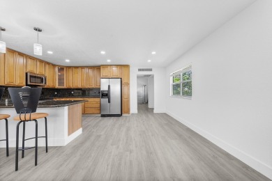 Gorgeous 1BR/1BA Accessible Villa in King's Point Golf & Country on Kings Point Golf - Executive in Florida - for sale on GolfHomes.com, golf home, golf lot