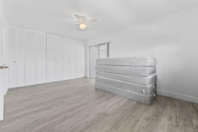 Gorgeous 1BR/1BA Accessible Villa in King's Point Golf & Country on Kings Point Golf - Executive in Florida - for sale on GolfHomes.com, golf home, golf lot