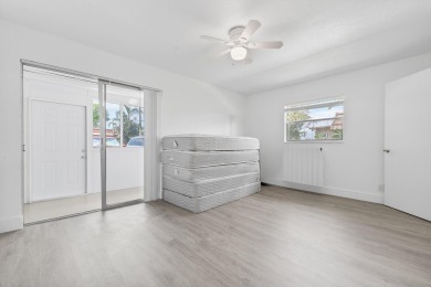 Gorgeous 1BR/1BA Accessible Villa in King's Point Golf & Country on Kings Point Golf - Executive in Florida - for sale on GolfHomes.com, golf home, golf lot