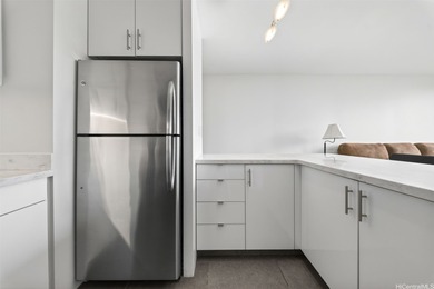 Beautifully renovated, pet-friendly penthouse unit with sweeping on Ala Wai Golf Course in Hawaii - for sale on GolfHomes.com, golf home, golf lot