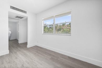 Gorgeous 1BR/1BA Accessible Villa in King's Point Golf & Country on Kings Point Golf - Executive in Florida - for sale on GolfHomes.com, golf home, golf lot