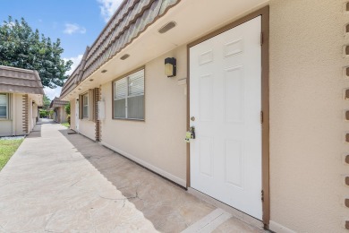 Gorgeous 1BR/1BA Accessible Villa in King's Point Golf & Country on Kings Point Golf - Executive in Florida - for sale on GolfHomes.com, golf home, golf lot