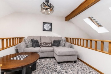 Welcome to 7 Creekwood -- the perfect home away from home. This on  in Illinois - for sale on GolfHomes.com, golf home, golf lot