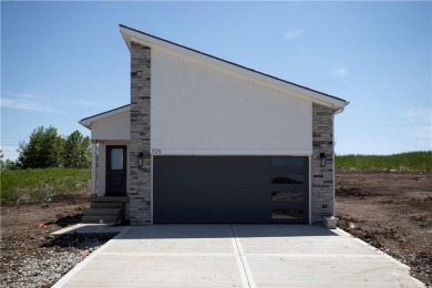 Welcome to this stunning 2 bedroom, 2 bathroom home! The on Golf Club of Creekmoor in Missouri - for sale on GolfHomes.com, golf home, golf lot