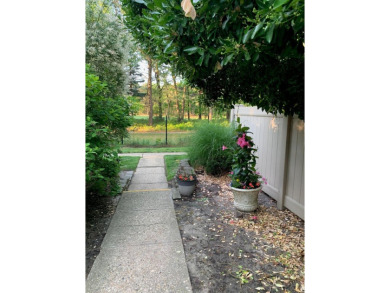 This 3br, 1.5 bath condo is located in a highly sought after on Holbrook Country Club Golf Course in New York - for sale on GolfHomes.com, golf home, golf lot