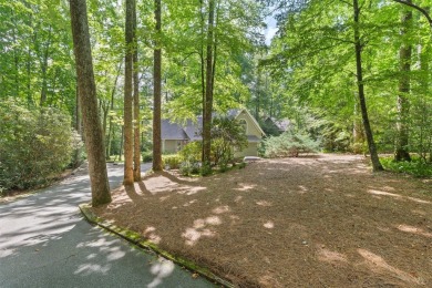 The perfect 3 bed, 3 and 1/2 bath Cottage with ample sized rooms on Burlingame Country Club in North Carolina - for sale on GolfHomes.com, golf home, golf lot