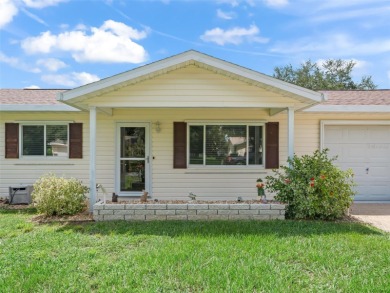 Welcome to this charming 2 bedroom, 2 bath ranch home located in on The Links of Spruce Creek in Florida - for sale on GolfHomes.com, golf home, golf lot