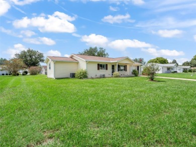 Welcome to this charming 2 bedroom, 2 bath ranch home located in on The Links of Spruce Creek in Florida - for sale on GolfHomes.com, golf home, golf lot