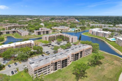 Washer/dryer in unit.Spacious/furnished 2 bed/2 bath condo on Sunrise Lakes Phase IV Golf Course in Florida - for sale on GolfHomes.com, golf home, golf lot