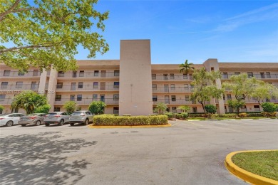 Washer/dryer in unit.Spacious/furnished 2 bed/2 bath condo on Sunrise Lakes Phase IV Golf Course in Florida - for sale on GolfHomes.com, golf home, golf lot